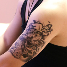 Большой временные татуировки наклейки водонепроницаемый мужчин высокого качества сексуальные продукты Череп пирата капитана конструкции arm поддельные передачи татуировки 2024 - купить недорого