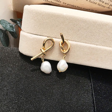 Pendiente de perlas asimétricas anudadas para mujer, temperamento sencillo de Corea 2019, pendientes nuevos de tendencia, joyería de oreja de malla roja 2024 - compra barato