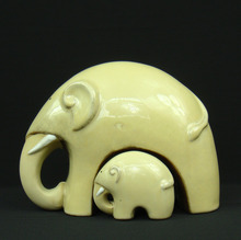 Estatua de elefante de porcelana creativa, escultura de cerámica abstracta para madre y bebé, decoración de amor para el hogar, accesorios artesanales 2024 - compra barato