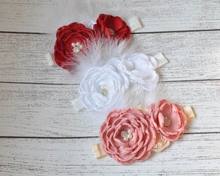 Nova faixa de cabelo de cetim com pena de pérola, acessórios de cabelo da moda com rosas, flores, adereços de fotografia, presentes de bebê e15619 por atacado 2024 - compre barato