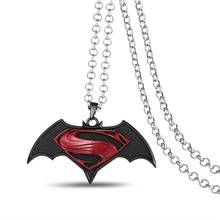 DC Лига Справедливости Бэтмен Vs колье с символом Супермена Брелок фигурка модель игрушки 2024 - купить недорого