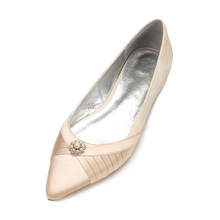Creativesugar/Очаровательные атласные женские туфли на плоской подошве с острым носком и жемчугом; вечерние модельные туфли; элегантные свадебные туфли на низком каблуке для выпускного 2024 - купить недорого