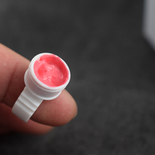 Anillo de tinta blanco de plástico para maquillaje permanente de cejas, soporte de tinta de tatuaje de tamaño mediano, tazas de anillo de tinta, 100 Uds., venta al por mayor 2024 - compra barato