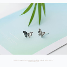 Серьги-гвоздики женские из серебра 925 пробы в виде бабочек 2024 - купить недорого