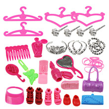 BBGUN001-42 pçs/lote Sapatos Sapatos de Boneca Da Moda + Coroa + Cabide Acessórios para Bonecas Barbie Roupas Bonecas BJD DIY acessórios 2024 - compre barato