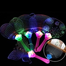 Светящиеся игрушки для детей на день рождения со светодиодным вентилятором, игрушки для детских игр, мигающие подарки, светящиеся в темноте, YH1787 2024 - купить недорого