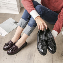 Mocassins femininos de marca britânica, sapatos simples, baixos, com franjas removíveis, para mulheres, estilo casual 2024 - compre barato