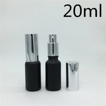 Envío gratuito 200 pzas botella de vidrio esmerilado negro de 20ml con rociador de aluminio plateado, botella de perfume de aerosol de aceite esencial de 20cc 2024 - compra barato