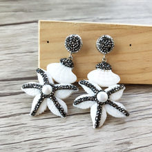 Pendientes colgantes con forma de estrella de mar tallada para mujer, aretes de perlas pavimentadas, joyería ER710, 1 par 2024 - compra barato