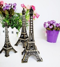 Metal hecho a mano diamante Francia París Torre Eiffel modelo atrezo de adorno romántico regalo de boda hogar decorativo 2024 - compra barato