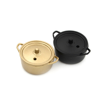 Utensilios de cocina en miniatura para casa de muñecas, cazuela de Metal, olla para guisado, olla a escala 12, novedad 2024 - compra barato