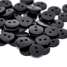 Botões de costura de resina doreenbeads scrapbooking redondo preto 2 furos para a roupa diy artesanato 9mm x 2mm, 55 peças 2024 - compre barato