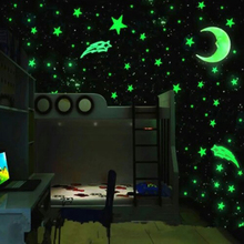 Pegatinas 3D de estrellas que brillan en la oscuridad para pared, adhesivos luminosos para habitación de niños, calcomanía de pared para decoración del hogar, póster al por mayor, 100 Uds. 2024 - compra barato