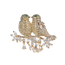LADYCHIC-broche de pájaros dobles de circonia cúbica para mujer, de alta calidad Color dorado, alfileres de cristal amarillo, joyería LH1003 2024 - compra barato