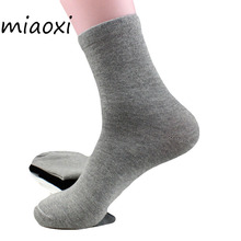 Miaoxi 3 пар/лот, новые стильные мужские хлопковые носки, черные 3 цвета, повседневные мужские носки, однотонные, теплые носки, тапочки, распродажа 2024 - купить недорого