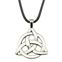 Triquetra símbolo colgante collar Triquetra signo cera cuerda cadena collar Triquetra símbolo negro cuero cadena 2024 - compra barato