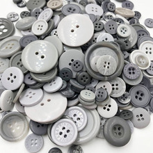 Botones de resina para hacer ropa de muñeca, colores grises, 50 gramos, mezcla para coser un libro de recortes, PT232 2024 - compra barato