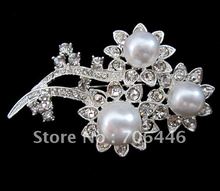 Rhodium Silver Plated Clear Rhinestone Crystal Diamante and White Pearl Bouque Flower Wedding Cake Brooch Pin 2024 - купить недорого