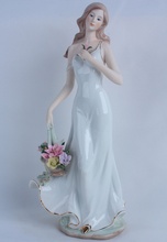 Porcelana con cesta de flores para mujer, escultura de cerámica, personaje de Bella, regalo en miniatura y adorno artesanal, accesorios 2024 - compra barato