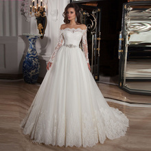Свадебное платье с открытыми плечами, длинным рукавом и кружевом 2024 - купить недорого