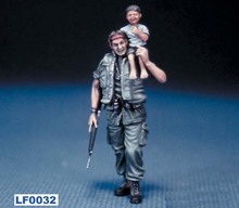 1/35 resina figura modelo kits eua soldado com uma menina desmontado sem pintura 2024 - compre barato