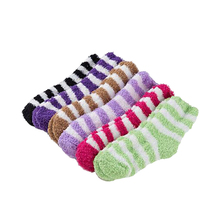 1 par de calcetines gruesos para mujer, calcetines a la moda para mantener el calor, calcetines de tobillo a rayas de color aleatorio 2024 - compra barato