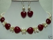 Очаровательный стильный красные нефриты серьги в форме сердца с белым жемчугом ожерелье Бесплатная доставка 2024 - купить недорого
