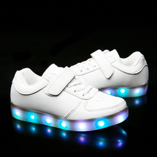 Высокое качество, европейские размеры 25-38, 5 цветов, Детские светящиеся кроссовки, USB зарядка, обувь для мальчиков, обувь для девочек, светодиодный белый цвет 2024 - купить недорого