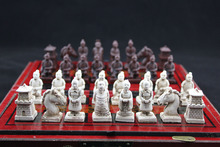 Украшение дома ремесел превосходные коллекционный старинный китайский набор шахмат из 32 лементов в наборе \ каробка \ сианьская Терракотовая армия "Инструменты свадебный латунь 2024 - купить недорого