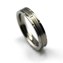 Обручальное кольцо из титана с атласной отделкой, 4 мм, с канавками (размеры от 4 до 10 и половины), Бесплатная доставка Ti008RW 2024 - купить недорого