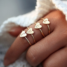 Кольцо с английскими буквами 26, изящное кольцо с сердечком, аксессуары, модные кольца с буквами алфавита для мужчин и женщин, забавные кольца для любителей 2024 - купить недорого
