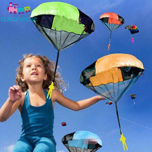 Crianças Mão Jogando Parachute Brinquedos Para As Crianças Brinquedos Educacionais Mini Parachute Com Soldado Brinquedos Divertidos Jogos de Esportes Ao Ar Livre 2024 - compre barato