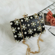 Benviching 2021 модная новая Алмазная обеденная сумка жемчужная цепочка маленькая квадратная сумка Банкетная женская сумка для платья Цветочный клатч c166 2024 - купить недорого