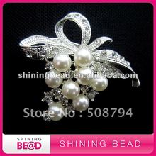 pearl rhinestone brooch for wedding decoration,free shipping,hot sale pearl with rhinestone brooch,fashion design pearl brooch 2024 - buy cheap