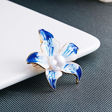 Blue Elegant Floral Pearl Flower Brooches For Women Jewelry Romantic Wedding Bridesmaid Party Brooch Pin Exquisite WorkmanshipFashion Design
