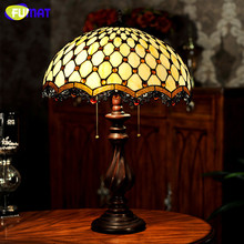 FUMAT lámpara de mesa de vidrio manchado estilo europeo cuenta clásica cortinas lámpara de sala de estar lámpara de noche LED amarillo cálido luces de mesa 2024 - compra barato