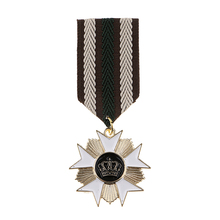 Insignia de medallón geométrica de corona para mujer y hombre, Pin de disfraz de tela, broche de medalla de uniforme militar, decoración de traje 2024 - compra barato