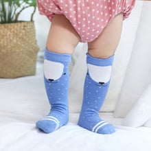 Гольфы для новорожденных носки для маленьких мальчиков и девочек Нескользящие гетры с милым рисунком кота, лисы для новорожденных, теплые длинные носки для малышей 2024 - купить недорого