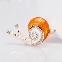 LUBOV-broches de Caracol de esmalte naranja para niña, broche de decoración de diamantes de imitación, diseño de insectos Chapado en Metal, Pin para niña, joyería de disfraz 2024 - compra barato