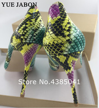 YUE JABON 2019 CHEGAM NOVAS Mulheres Sapatos de Cobra Verde Impresso Sexy Stilettos Salto Alto 12 cm/10 cm/ 8 cm Apontado Toe Mulheres Bombas 2024 - compre barato