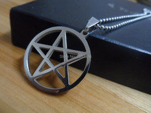 Pingente de aço inoxidável 3cm, pentagrama símbolo satânico adoração de satanás, 5 peças 2024 - compre barato