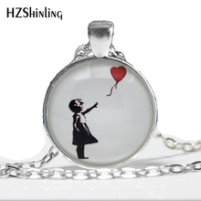 Collar de cabujón de cristal con grafiti de Banksy, collar de chica con globo, redondo, colgante de cristal con cuello cuadrado, con lazo, HZ1 2024 - compra barato
