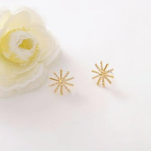 Женские серьги-гвоздики в форме снежинки, серьги золотого цвета с кристаллами, 2020 2024 - купить недорого
