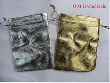 OMH venta al por mayor 50 Uds 10x12cm oro y plata mezcla buena seda china bolsos de regalo de tela embalaje bolsa de regalo BZ06 envío gratis 2024 - compra barato