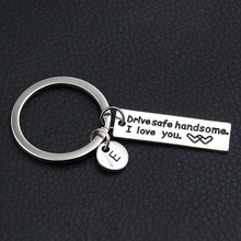 Drive Safe guapo llavero/parejas llavero/grabado llavero/Lettering A-Z llavero/marido regalo/novio 2024 - compra barato