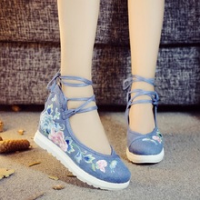 Zapatos de lona con aumento de altura para mujer, zapatillas de Estilo de China de primavera otoño con correa en el tobillo, con cuña bordada Vintage, novedad de 2021 2024 - compra barato