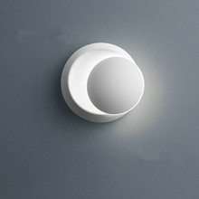 Современный круговой внутренний деко лестничный настенный светильник для коридора, гостиной, светодиодные Настенные светильники, прикроватный светодиодный настенный светильник с вращением на 360 градусов 2024 - купить недорого