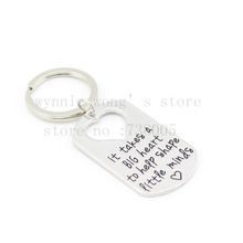 2015 Jóias Presentes do Professor do Professor "ele Tem um GRANDE Coração para Ajudar A Moldar Mentes Pequenas" Colar de Pingente de prata Dog Tag Keychain 2024 - compre barato