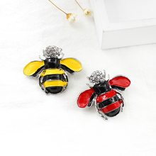 Delicada pequeña abeja nueva moda joyería de las señoras Pin regalo de broche negro broches para las mujeres chaqueta de abrigo de chica Navidad broche 2024 - compra barato