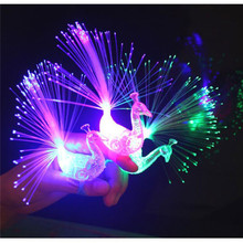 Luces de noche de dedo de pavo real colorida lámpara Led niños fibra óptica dedo juguetes educativos de plástico anillos de luz para fiesta 2024 - compra barato